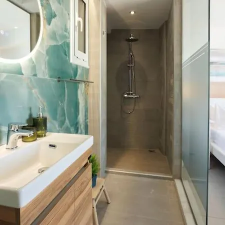 Wow, Design Apartment, Steps From Town Centre *
