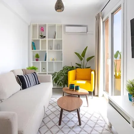 Wow, Design Apartment, Steps From Town Centre