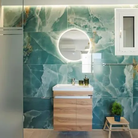 Wow, Design Apartment, Steps From Town Centre